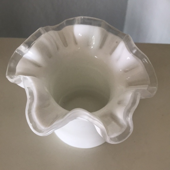 3.5” Fenton Silver Crest ADORable Vase. Simple Styling Ruffled, Scalloped.RARE - Picture 2 of 4